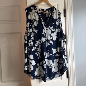 Sleeveless polyester blouse